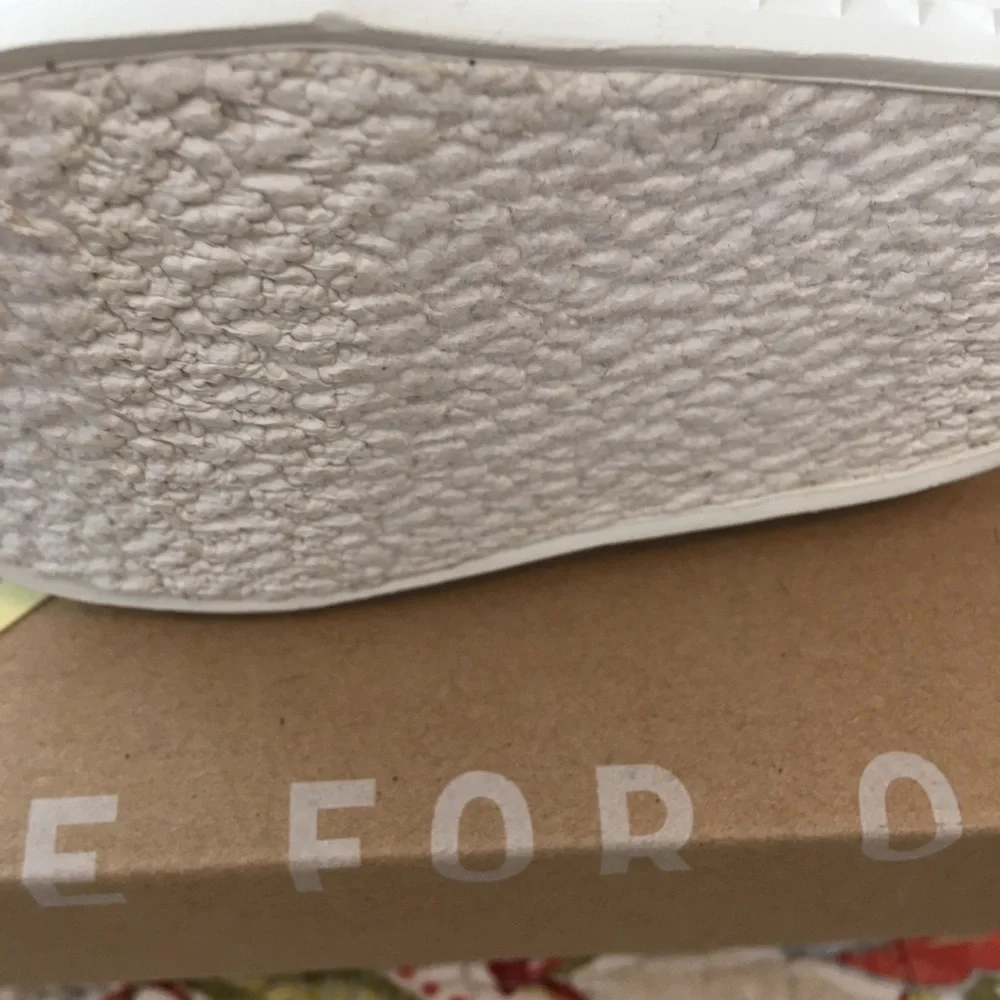 New adorable  Toms tiny Zuma black eyelet shoes  2